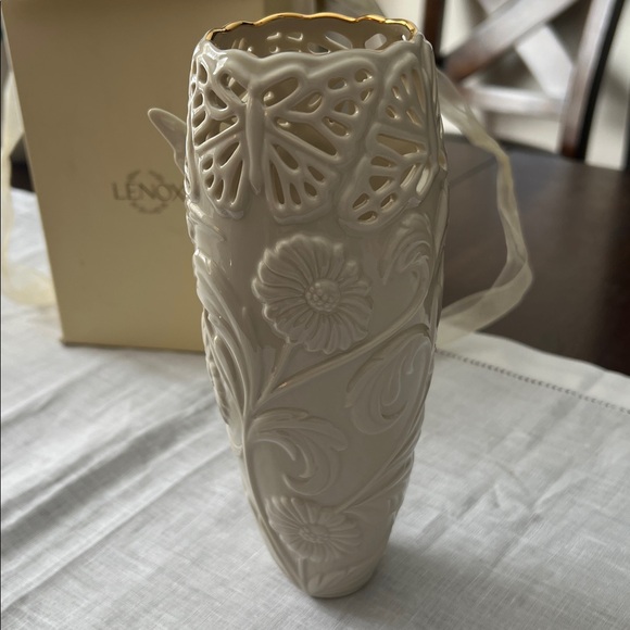 Lenox Butterflies & Lace 8" Bud Vase - Picture 9 of 15